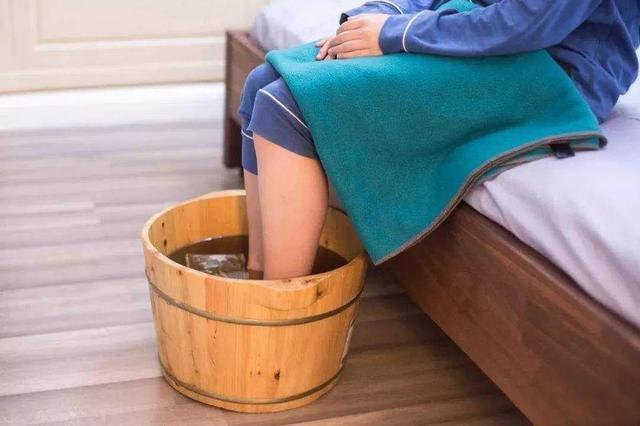 脚趾甲总往肉里长还疼是什么原因,脚趾甲老是戳到肉