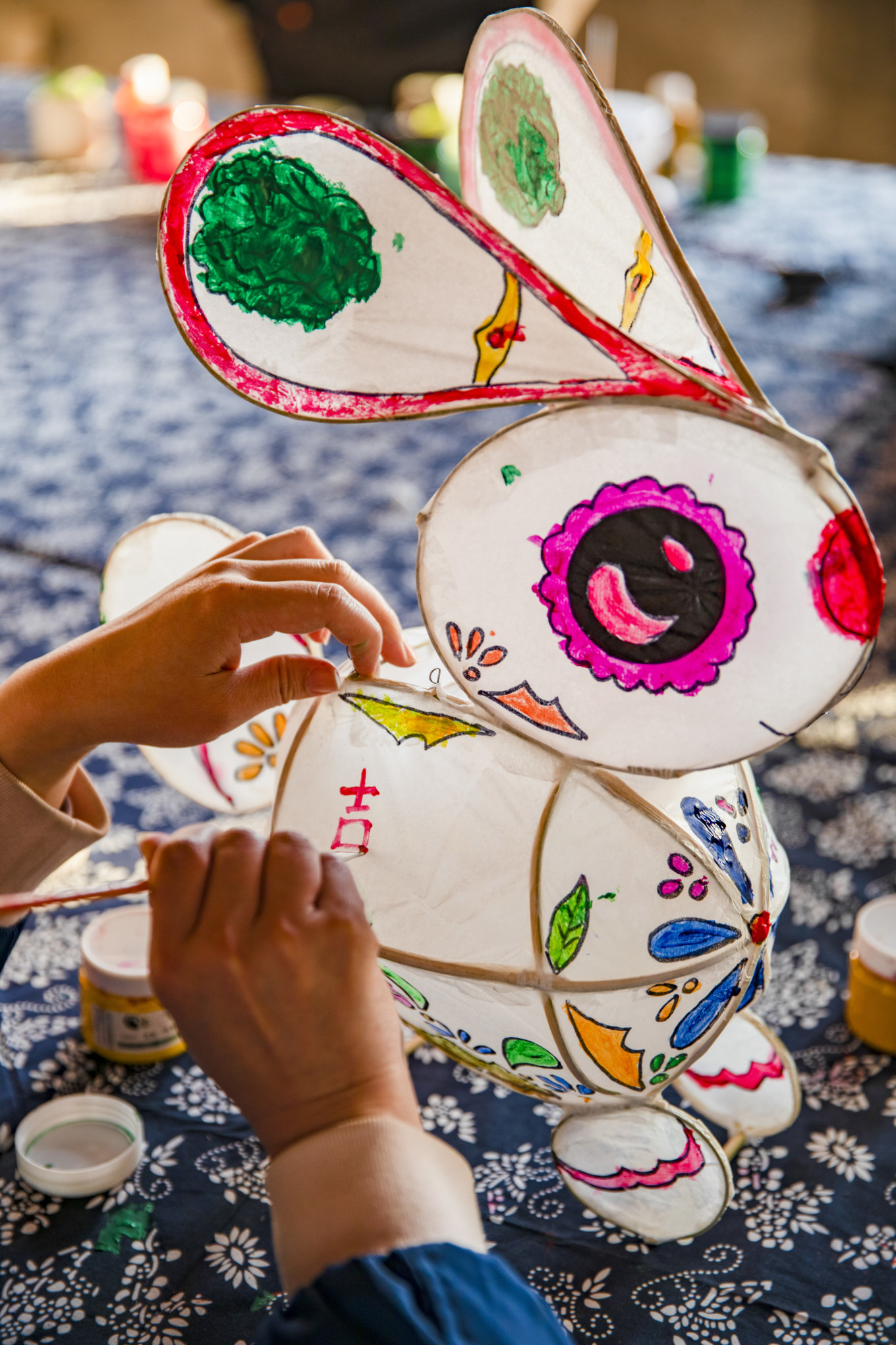 在宏村绘制花灯,安徽宏村夜晚花灯