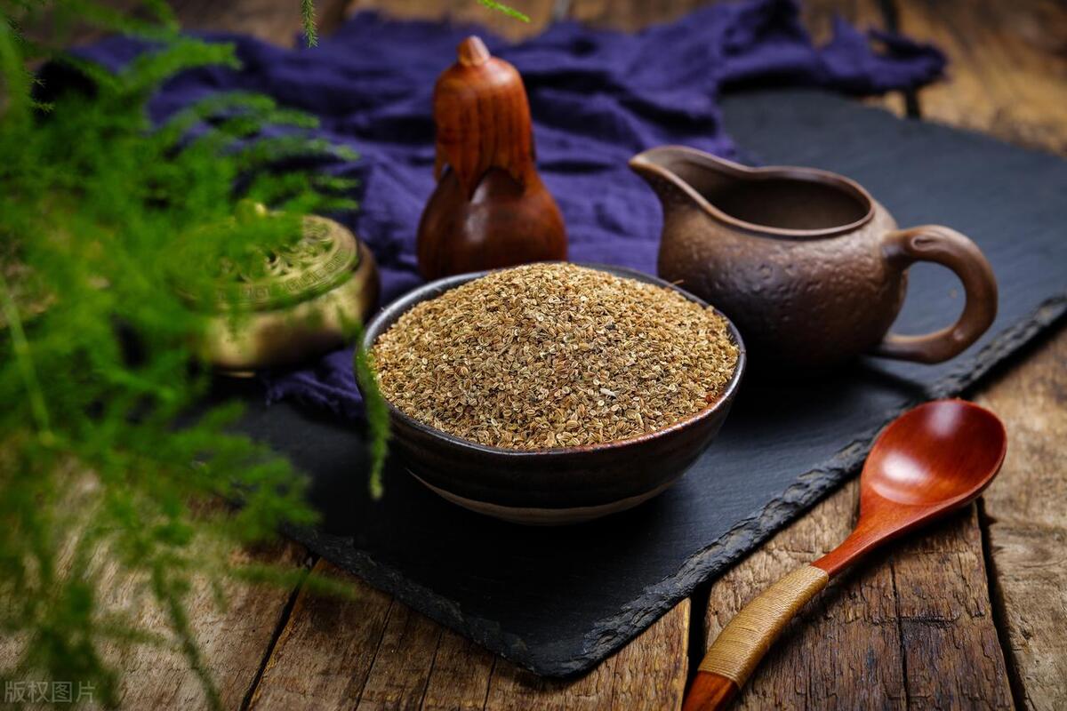 白带色黄有味、腹痛腰酸！这都是湿热太重，一方4味药，清热祛湿