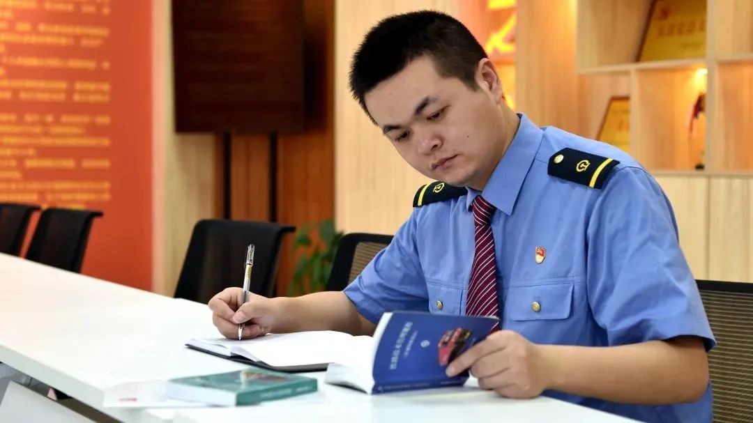 当火车司机要有哪些知识,成为火车司机要多长时间