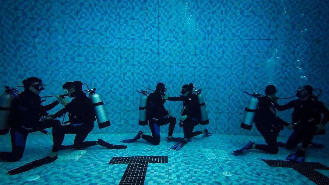 向日夜坚守边关的人民子弟兵致敬,春节向坚守岗位的人民子弟兵致敬