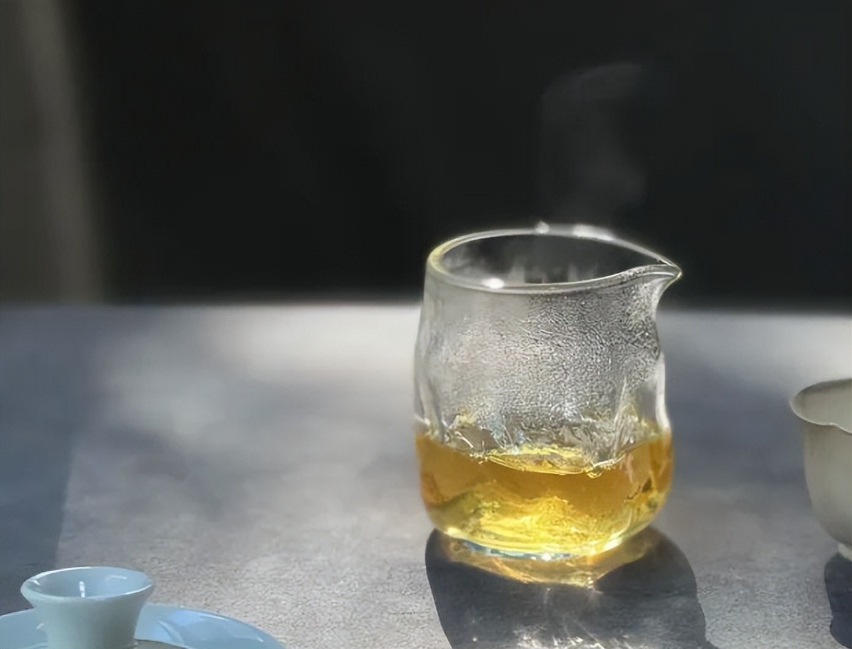 长期喝红茶和绿茶的区别,绿茶和红茶分别什么季节喝比较好