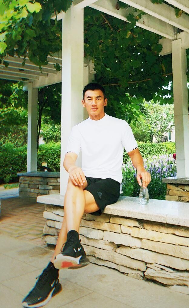 硬汉任天野8岁被家人抛弃,从小被父母抛弃任天野