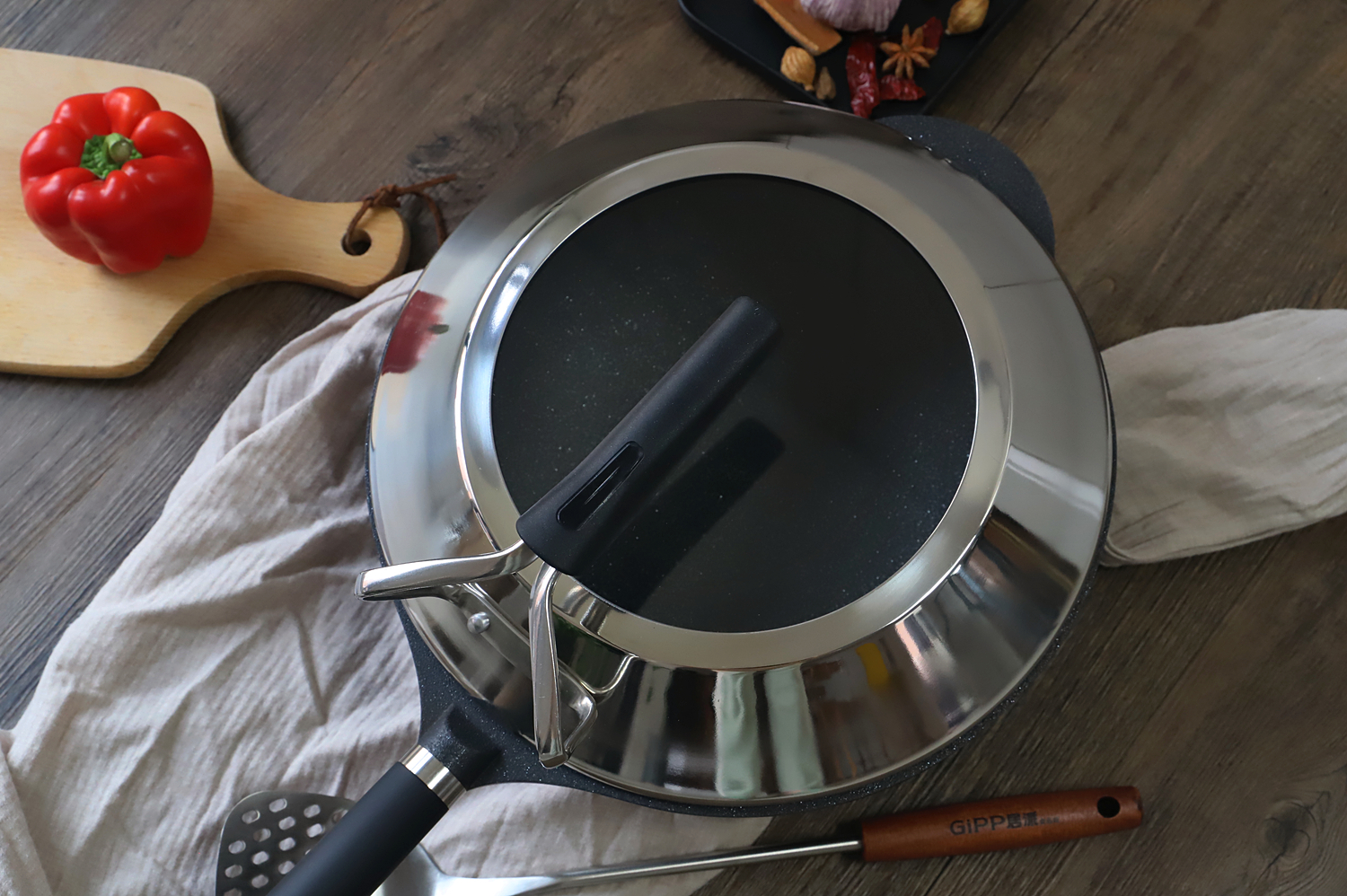 居派碳晶不粘锅测评,不惧铁铲的铁锅