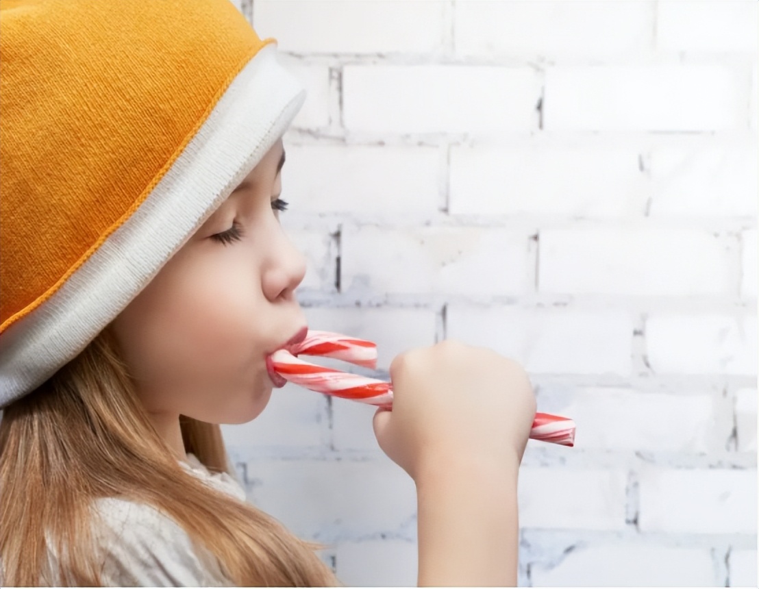 牙齿表面软软发臭的“黄泥”到底是什么?教你三招,轻松去除