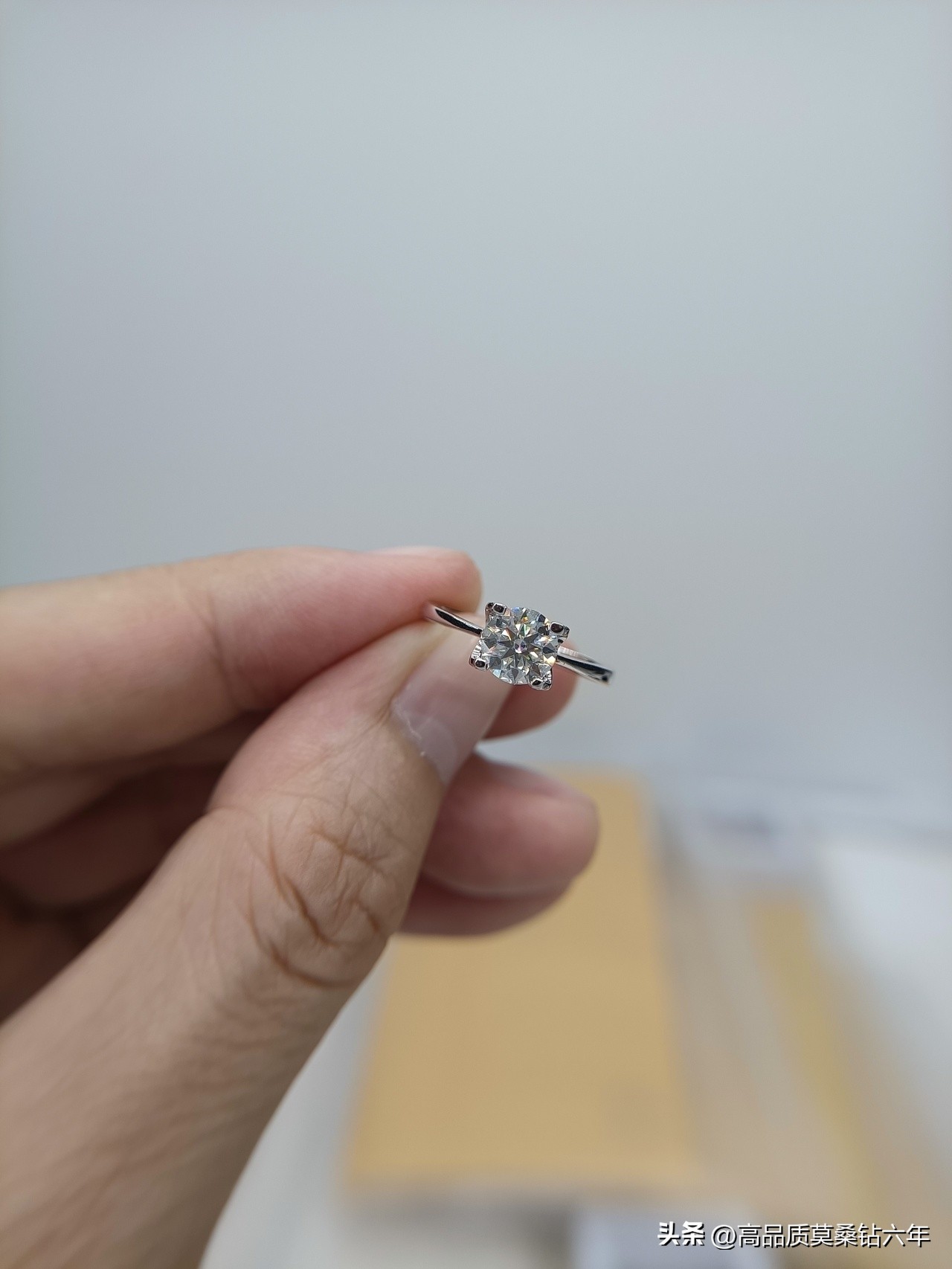 买莫桑石钻石戒指基本常识,莫桑石银戒指最低多少钱一克拉