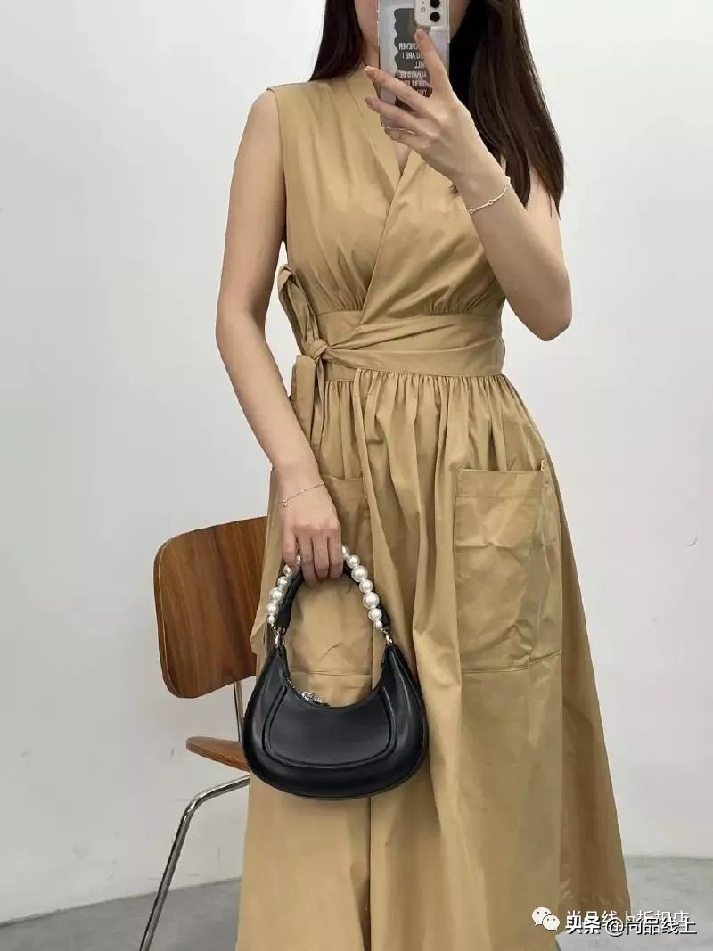 艾诺丝雅诗女装春款,艾诺丝雅诗2022冬款黑色羊绒大衣