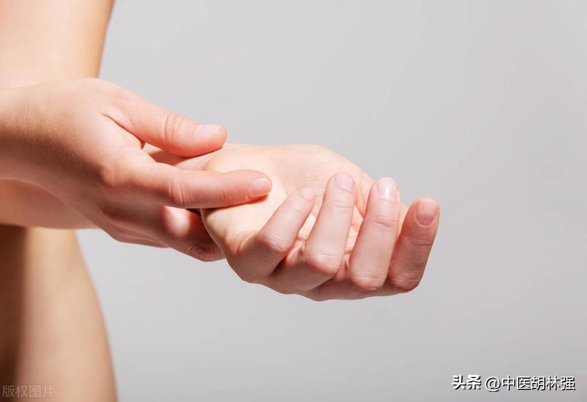 手心出汗是阴虚还是湿热虚汗,出手汗脚汗是肾阴虚还是脾胃虚