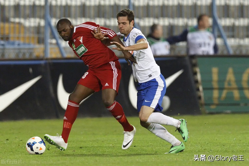 足球场上什么叫越位,足球越位是什么意思？