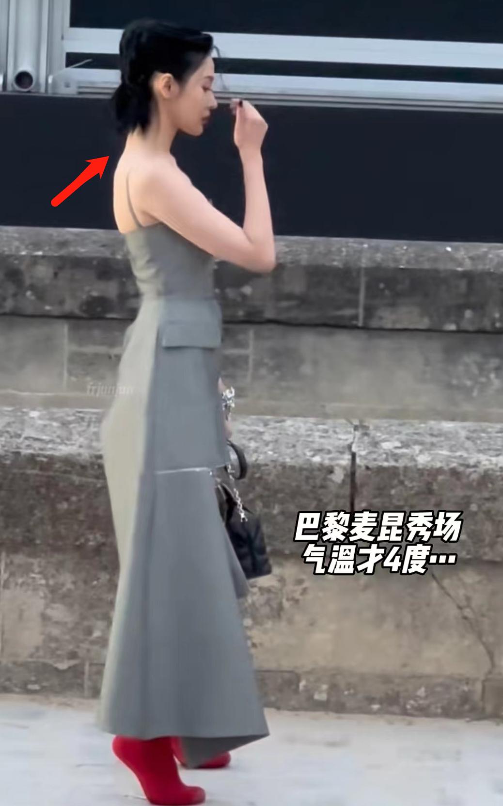 巴黎时装周众星翻车，黄圣依女仆装老态纵横，章子怡奶奶装认不出