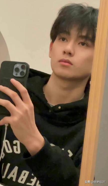 黄明昊年轻时有多厉害,黄明昊参加少年可期有多聪明