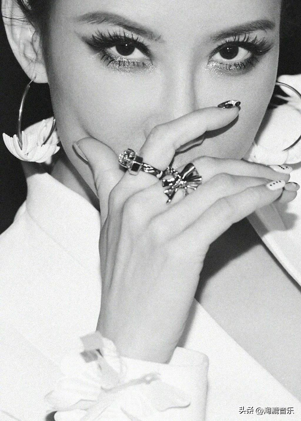 李玟旧病复发,各大明星得知李玟去世后哽咽