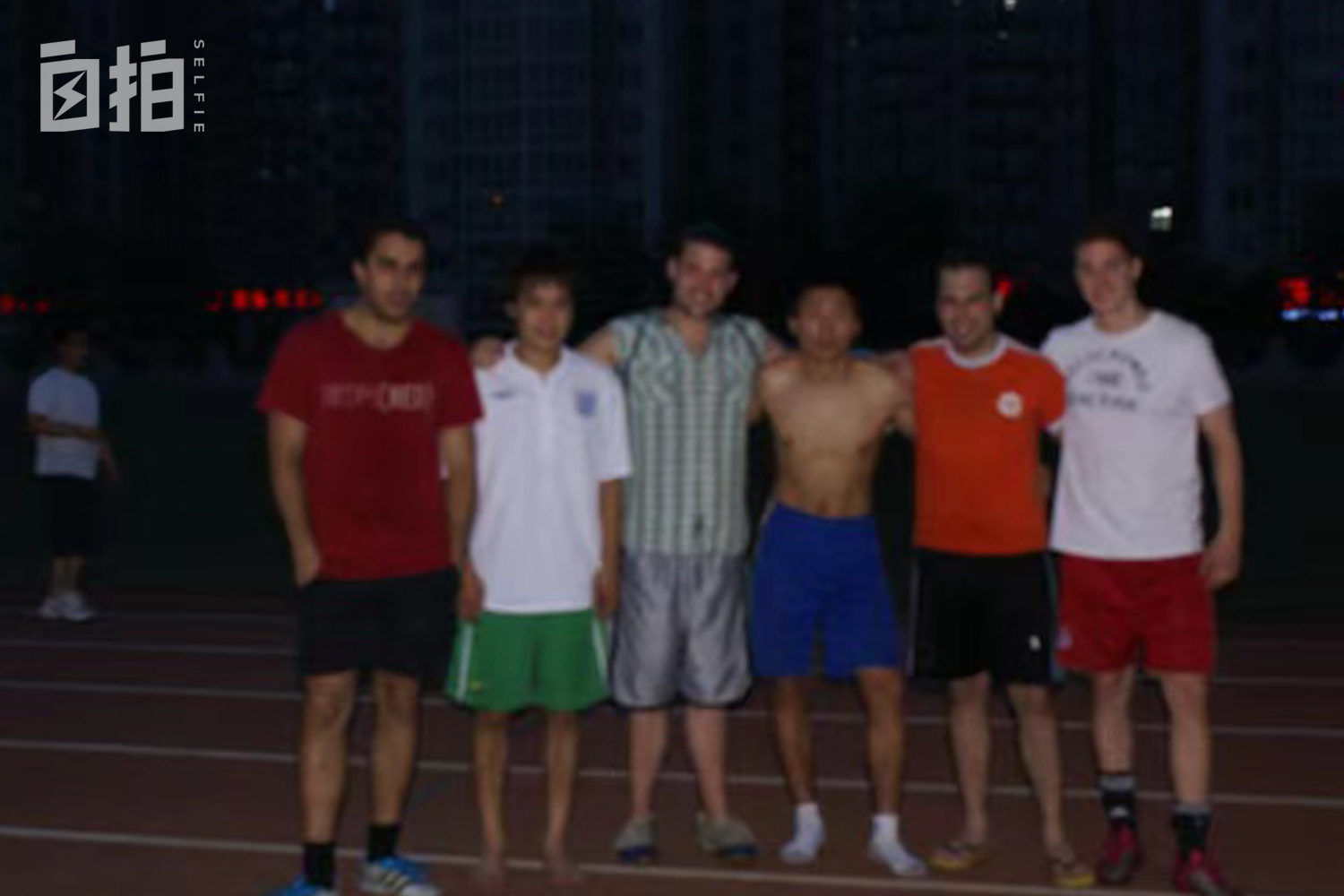 17岁开始踢职业足球还晚吗,我从几岁开始踢足球