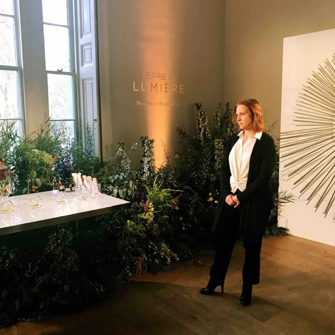 出道失败只因“不是男的”？她的同款“大师香薰”如今却全网疯抢