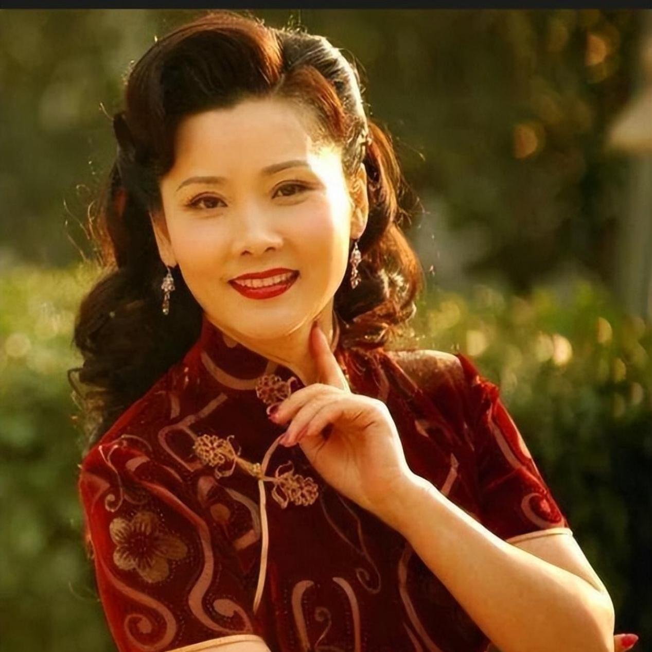 母亲出轨抛弃家庭和儿女,母亲出轨父亲被杀儿子心理扭曲