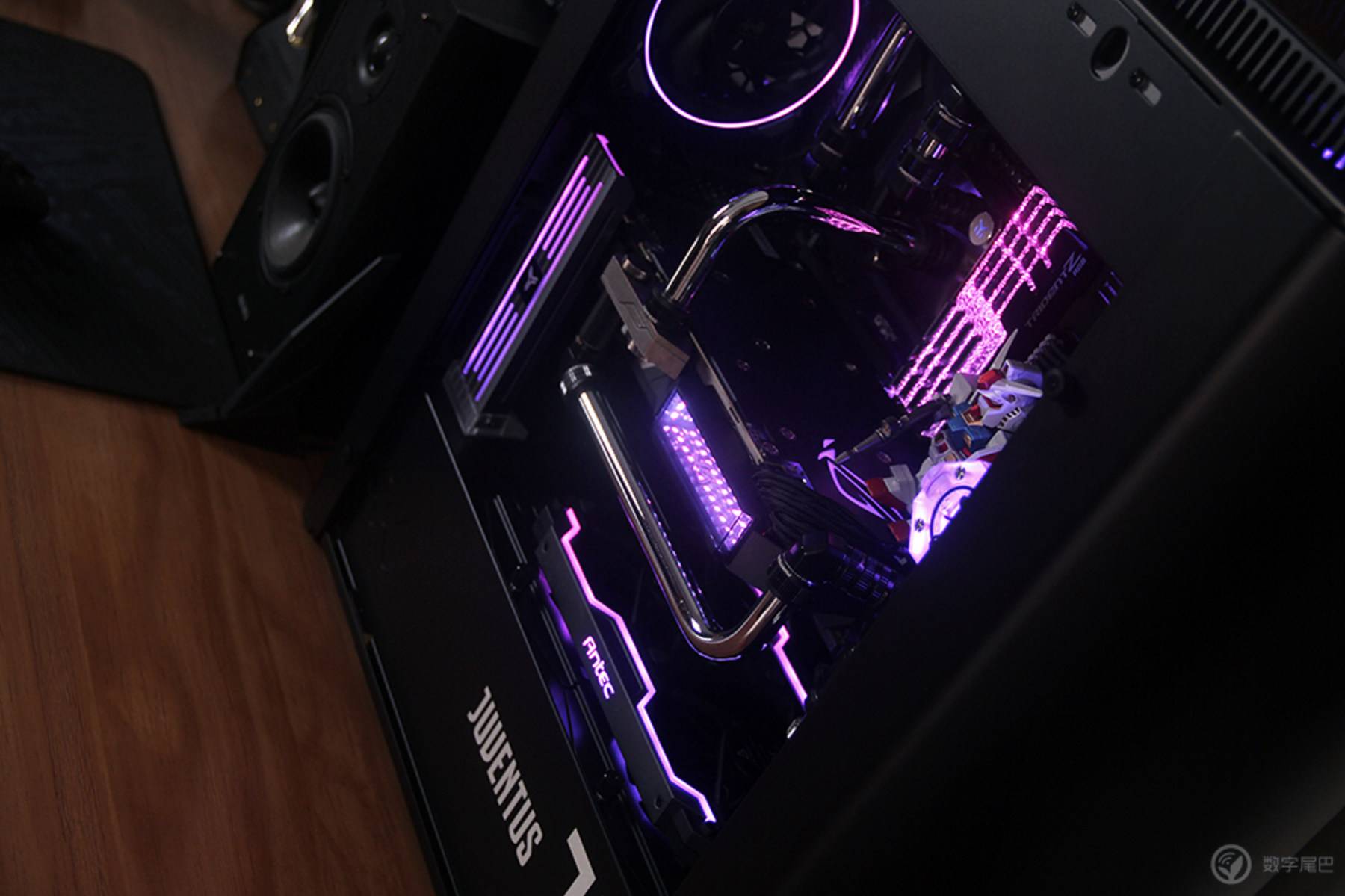 推荐几款高逼格电脑桌面,实用科技感很强的电脑桌面