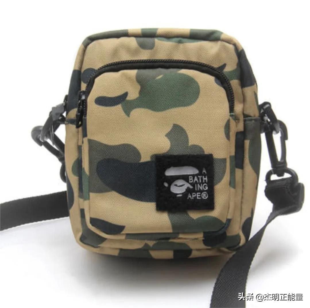 日本人兴起手机斜挎包潮,日本流行的包包店铺