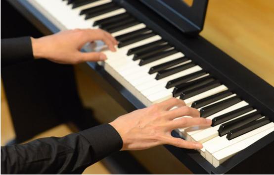 电钢琴能当钢琴用吗,电钢琴能不能取代钢琴