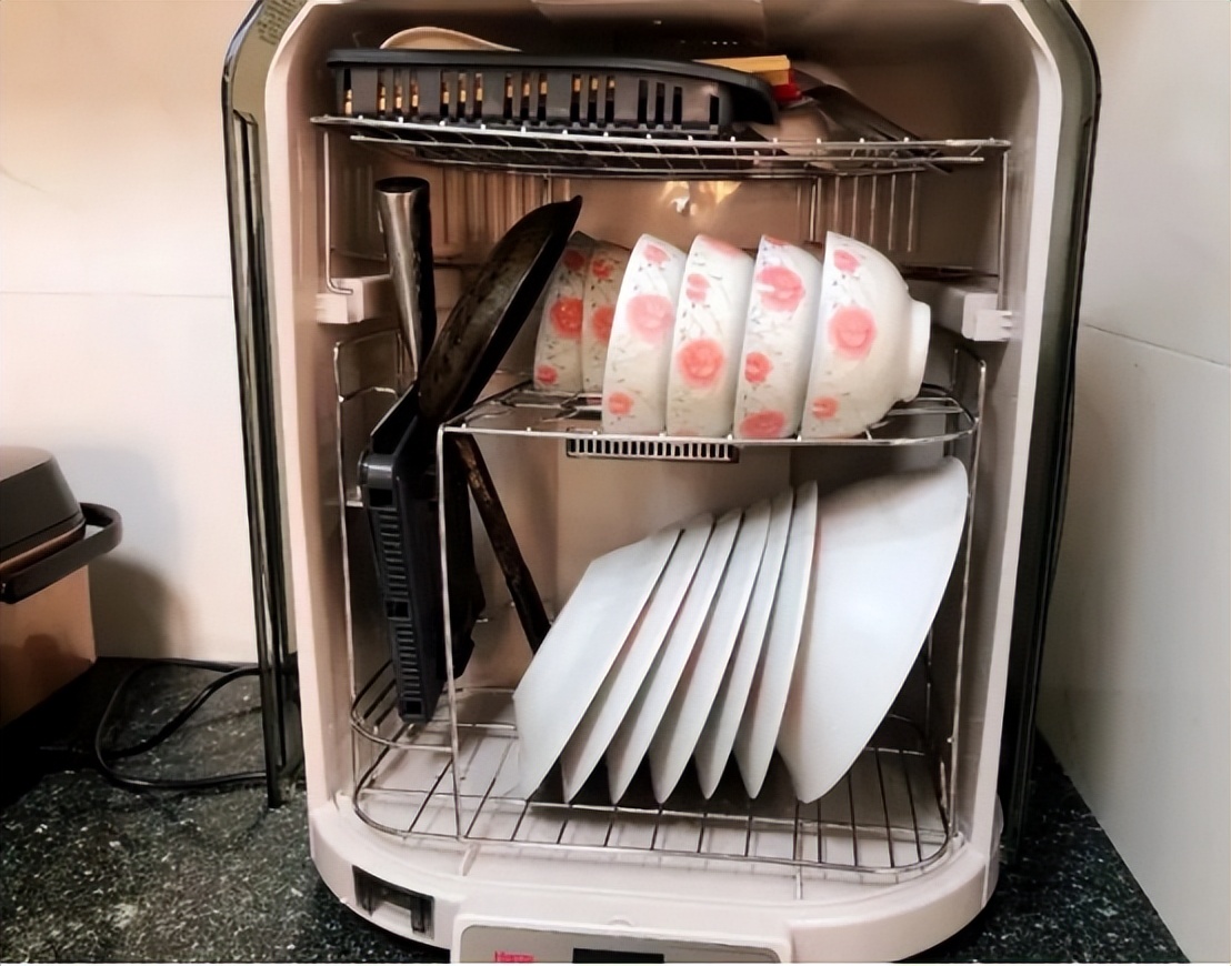 嘴上出了好多透明水泡会传染吗,嘴上上火长水泡会传染吗