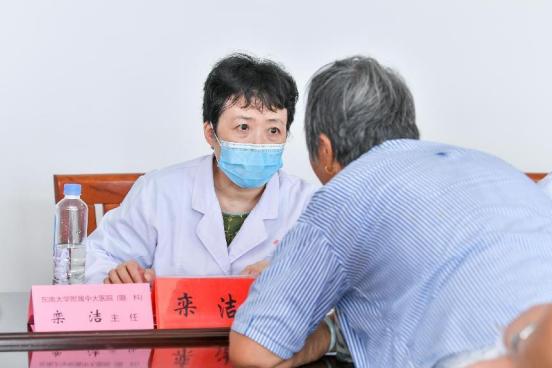 庆祝第六个中国医师节，中大医院举办惠民义诊活动