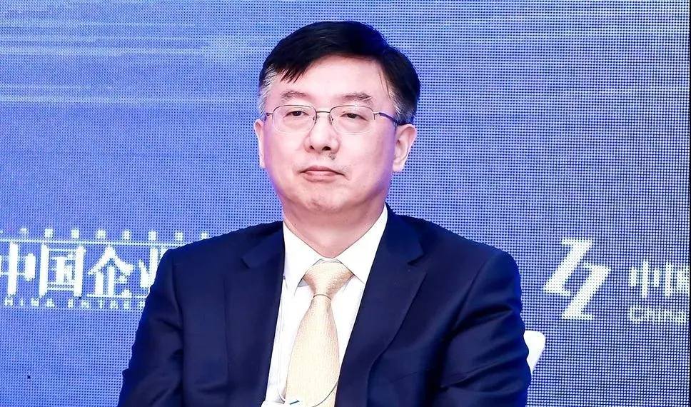 他是华南理工博士,却跑去创业,靠卖电池发家,现身家820亿