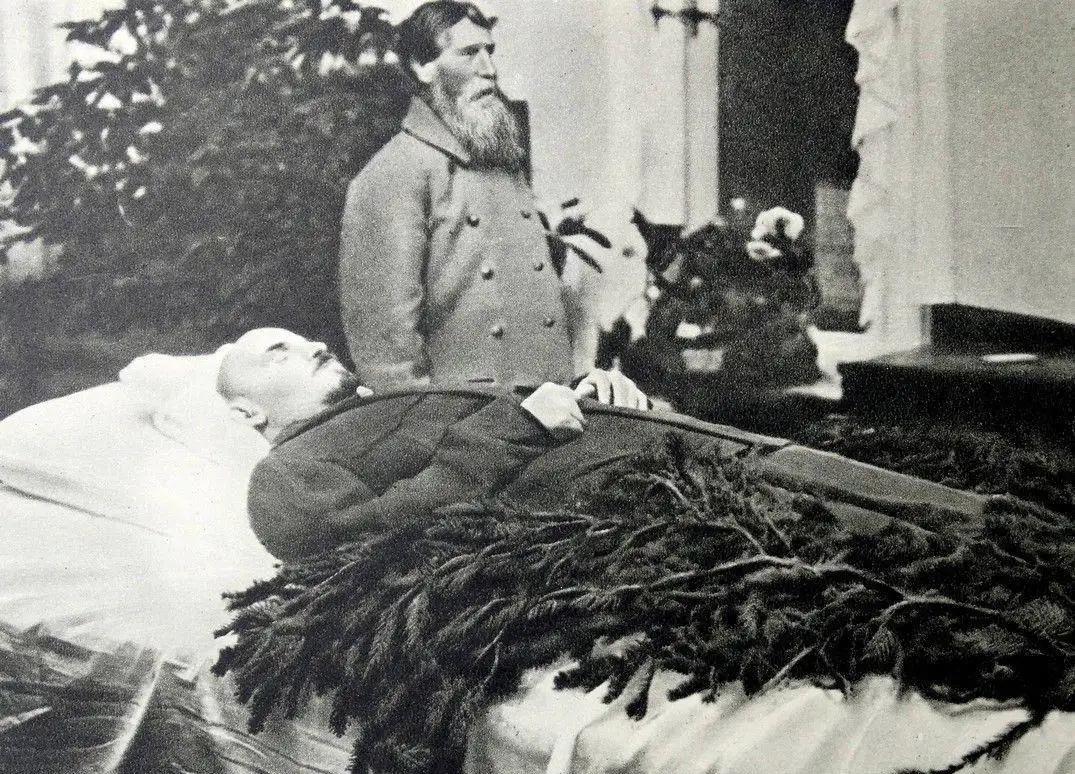 揭秘毛主席水晶棺：纯度达99.9999%，至今已无人能再做