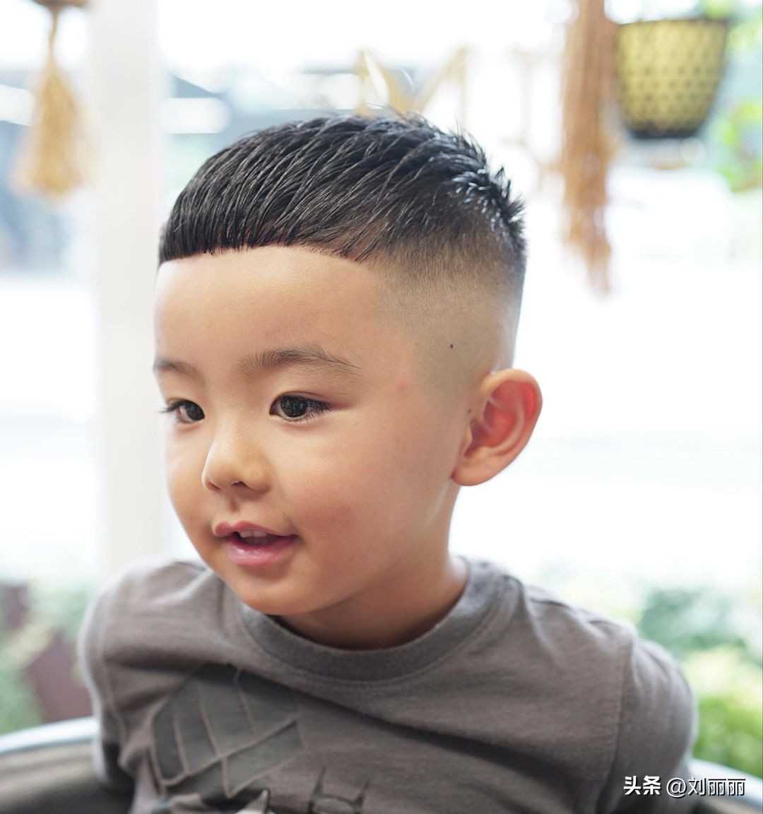 小男孩发型图片帅气寸头,小男孩发型图片帅气潮流休闲