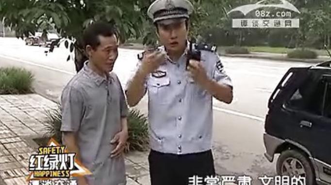 网红交警谭乔名场面,拯救无数司机的“网红交警”谭乔
