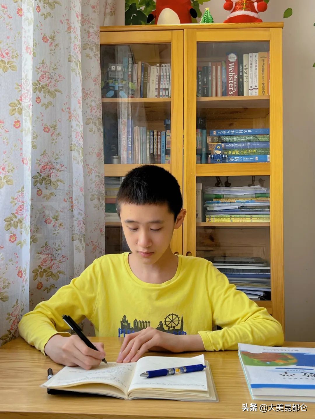 鏄嗛兘浠戝尯鏂版椂浠ｅソ灏戝勾,蹇潵鐪嬬湅鏄皝瀹剁殑濞冨▋