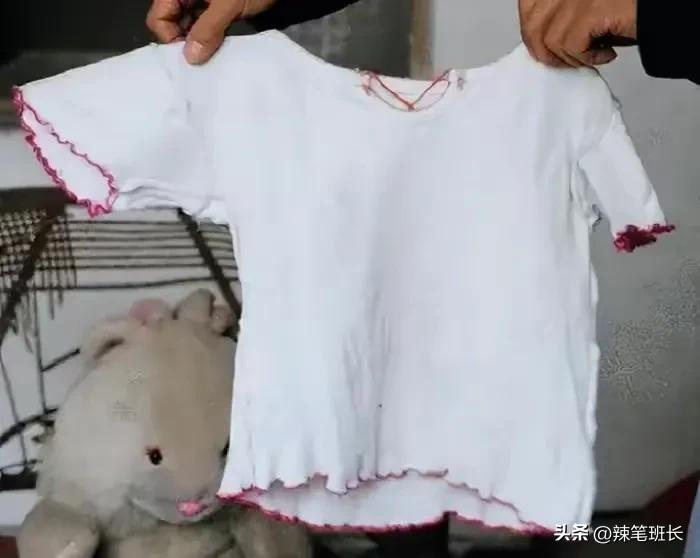 单亲妈妈吸毒被关戒毒所，3岁*女幼**活活饿死家中；涉事民警获刑