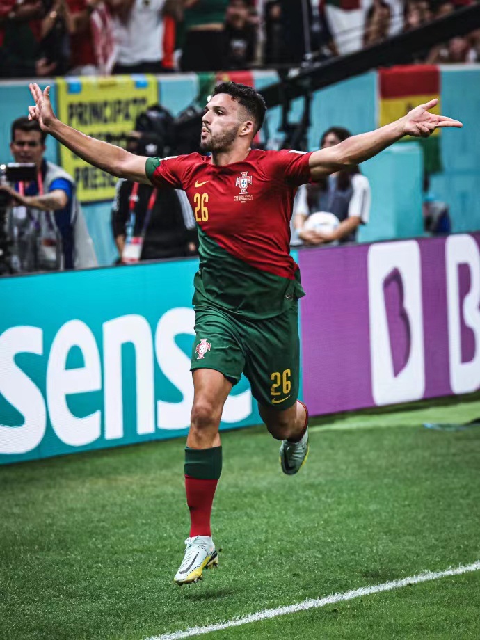 21岁小将在世界杯上演帽子戏法