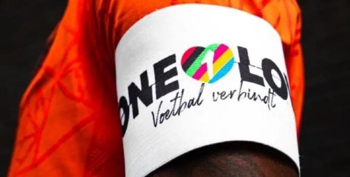 对阵伊朗，英格兰队长哈恩一上场就吃黄牌？彩虹袖标是啥物件