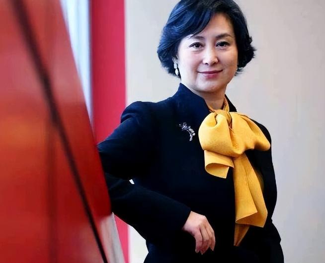 何超琼许晋亨门当户对,陈百强与何超琼门当户对