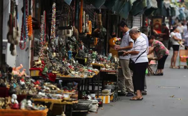 老板卖出5个鸡缸杯赚200元，暗自欢喜，却不知自己杯子价值2.3亿