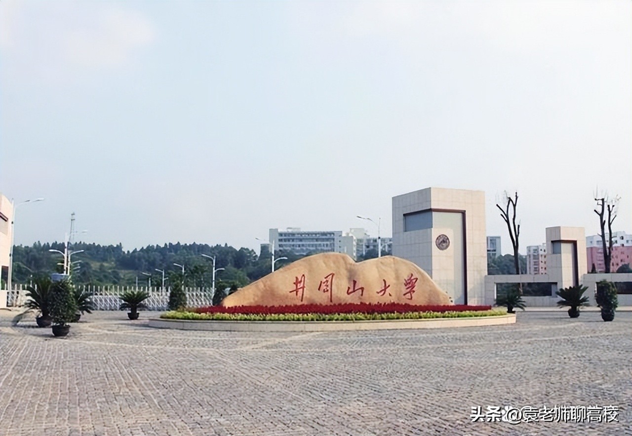 选择南昌大学还是景德镇陶瓷大学,景德镇陶瓷大学对比赣南师范大学