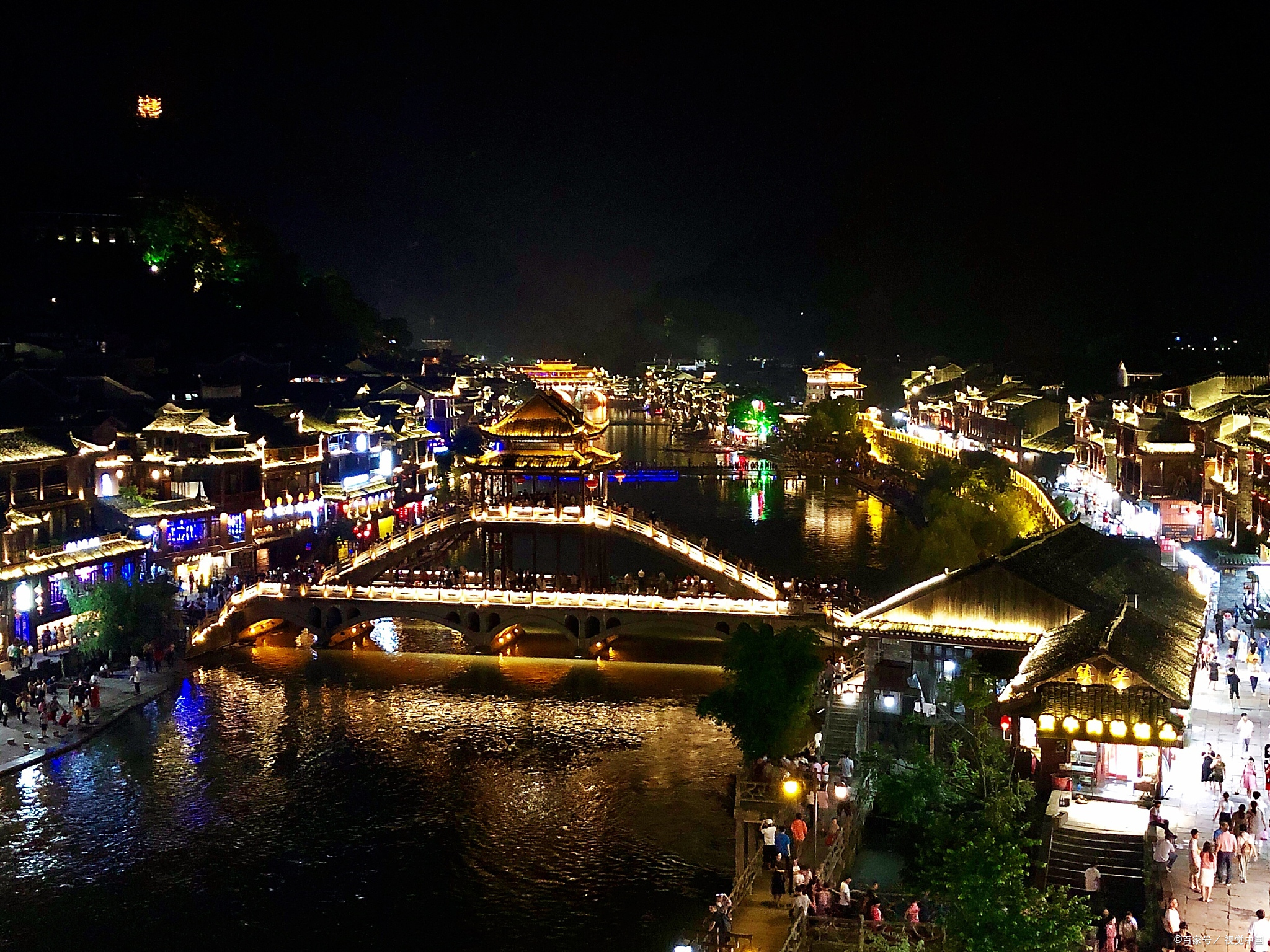 张家界旅游自由行还是跟团游,去张家界旅游跟团还是自由行