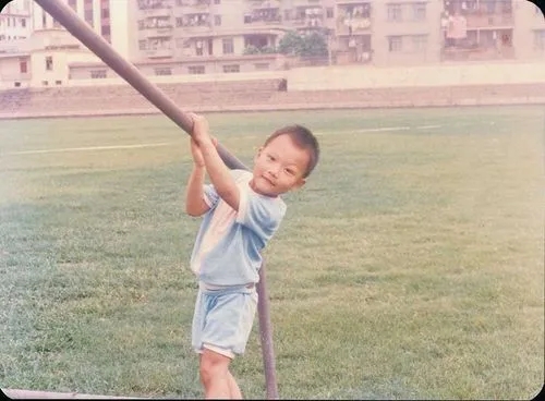 易建联身价上亿迎娶巴西宝贝,易建联有几个儿女