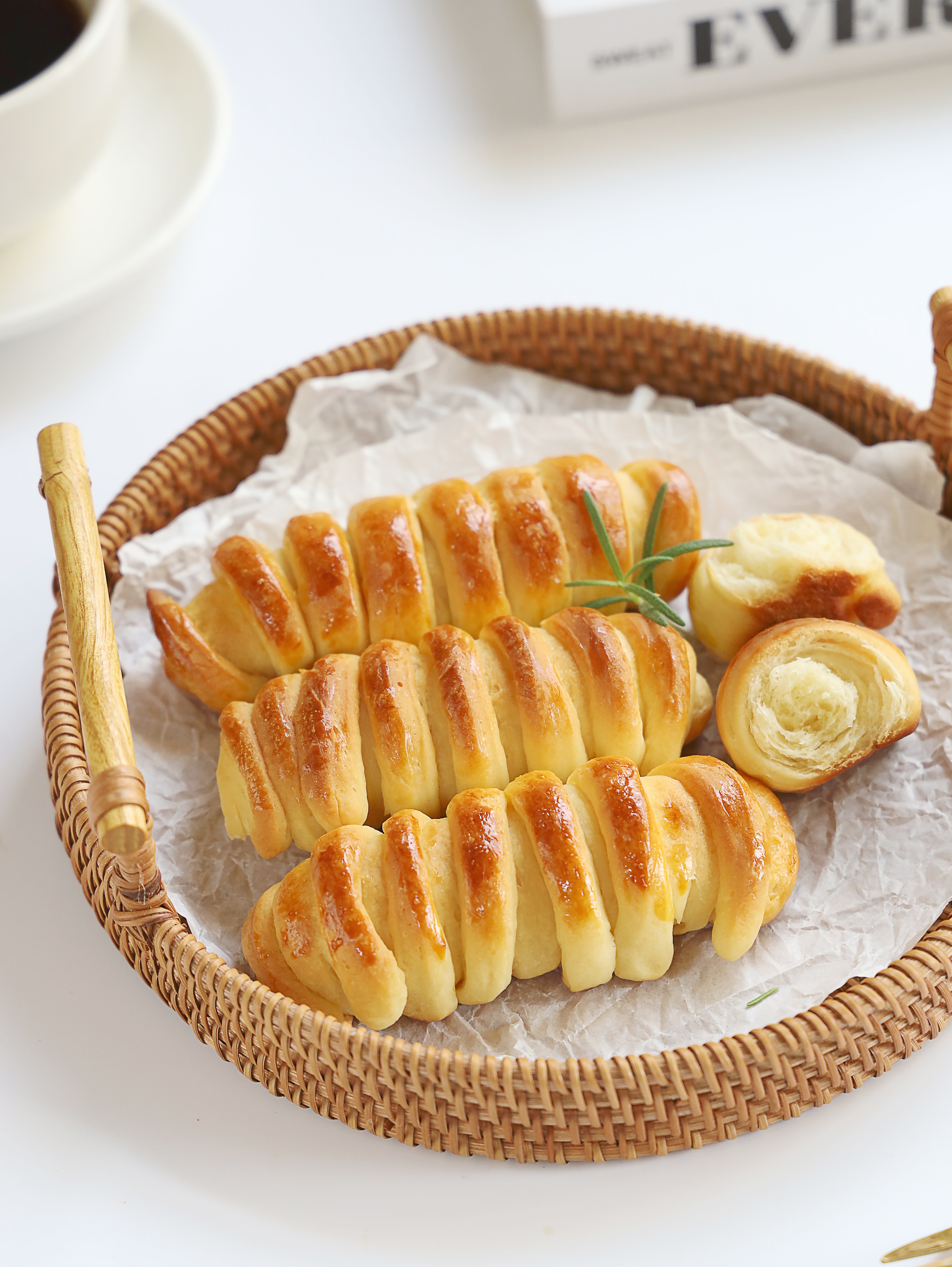 自己在家怎么做毛毛虫面包,毛毛虫面包不用黄油可以做成