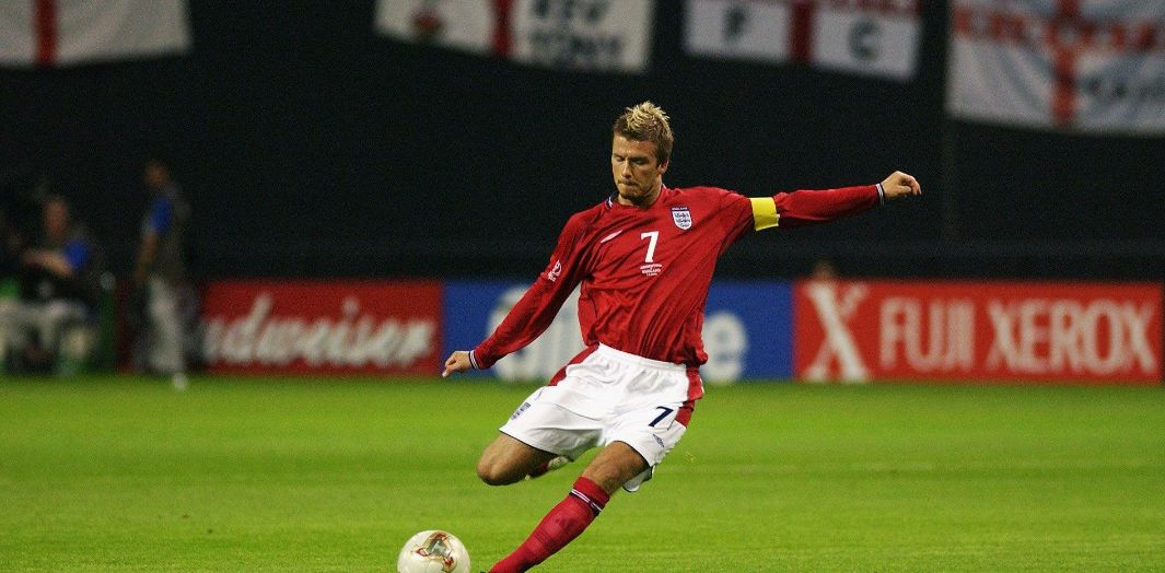 贝克汉姆圆月弯刀一战成名,贝克汉姆式的圆月弯刀