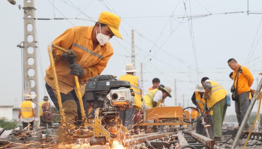 为什么高铁不可以在夜间运行,为啥开通了夜间高铁