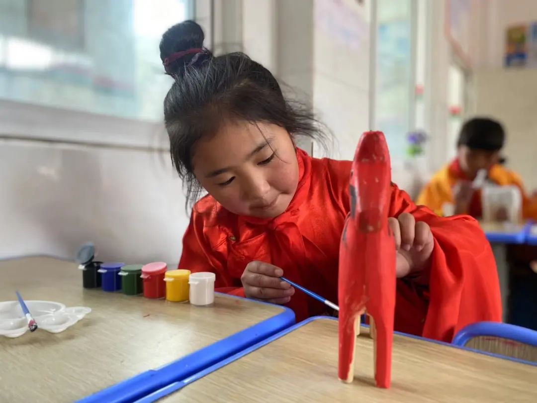 传音携手爱德基金会走进甘孜藏区学校，开展“圆梦体育包”项目