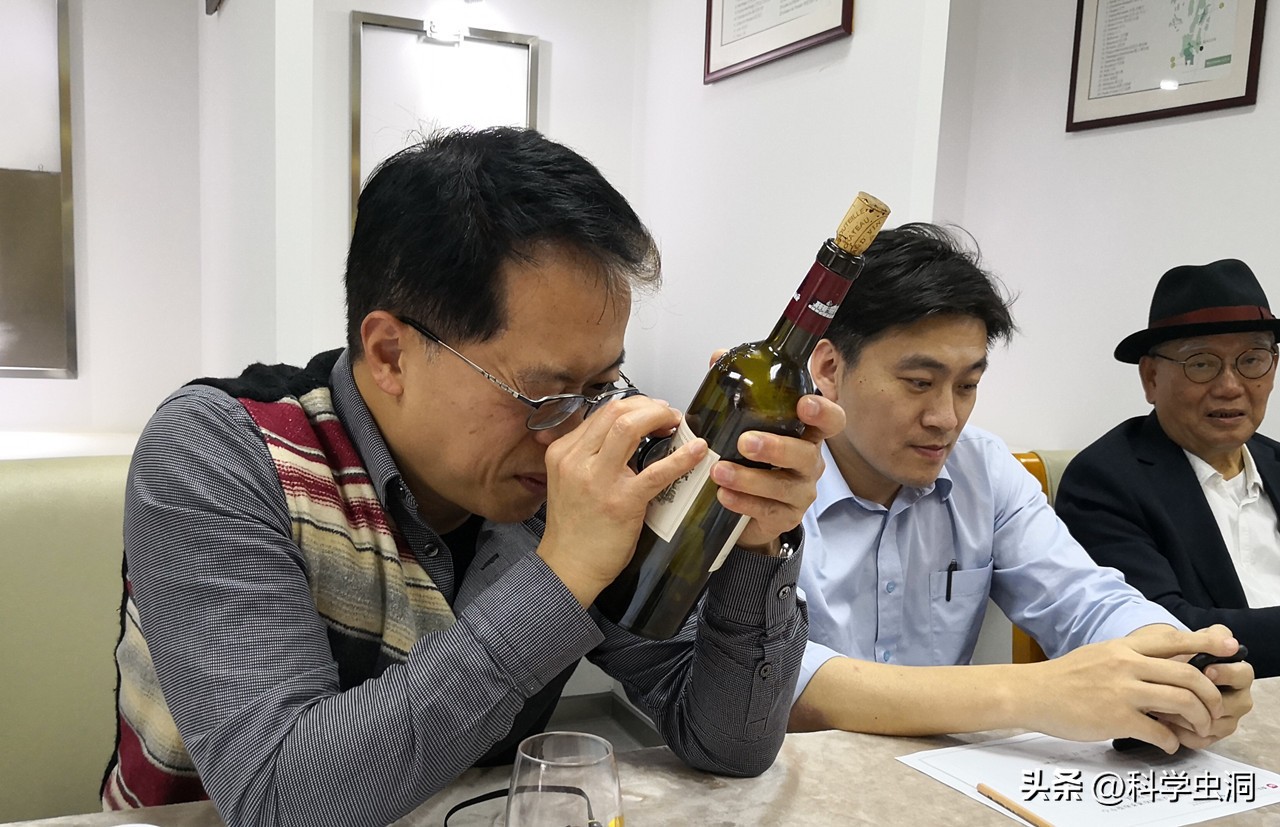 82年拉菲天价拍卖,82年的拉菲为什么这么值钱