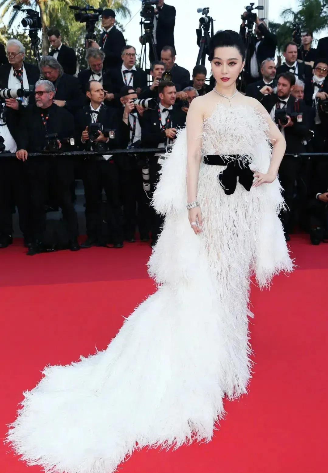 范爷戛纳红毯照,范爷戛纳穿龙袍