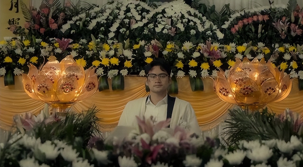 母亲第二春,女儿渴望*爱性**而不得,只能凭借自我救赎“上青云”