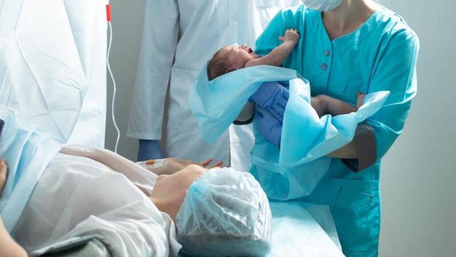 宝宝刚出生心跳有点低,婴幼儿心跳呼吸骤停出现哪些表现