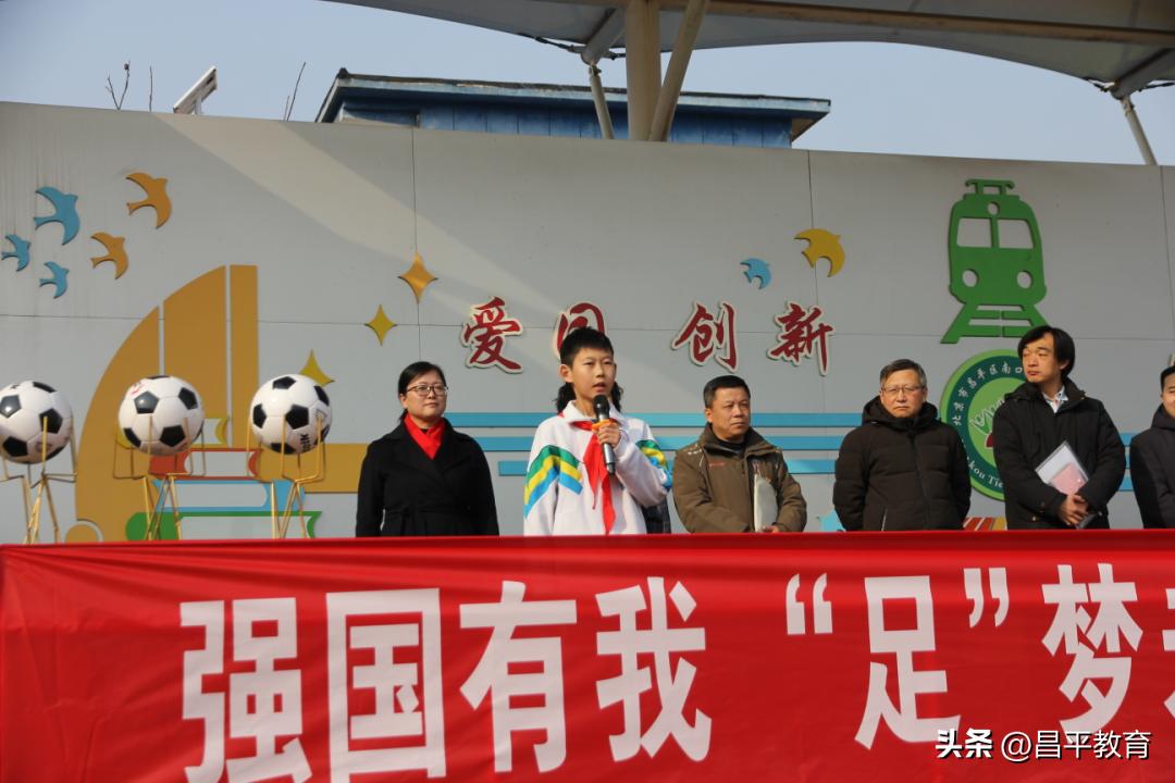 西班牙教练教中国学生踢球,中国足球学校西班牙教练