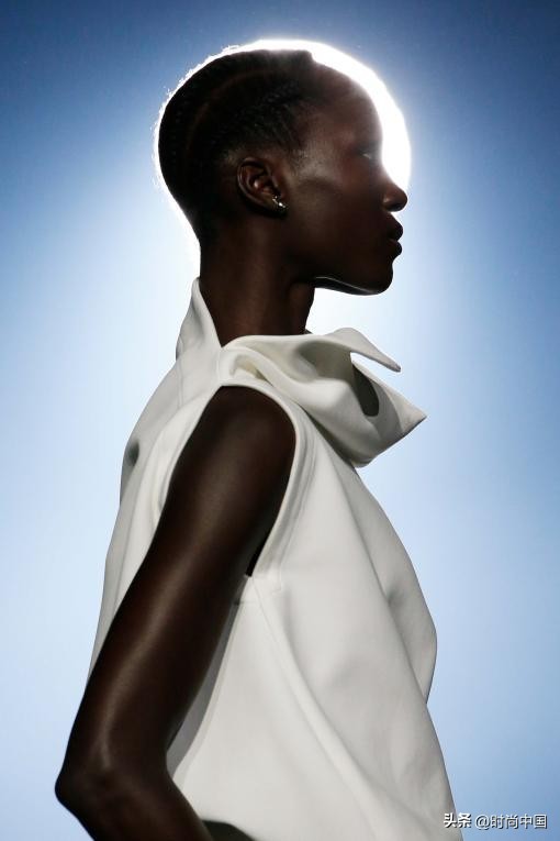 时尚发布|ISSEYMIYAKE2023春夏系列AFormThatBreathes