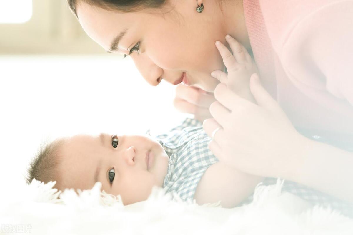 月嫂育儿师,新生儿不请月嫂如何护理