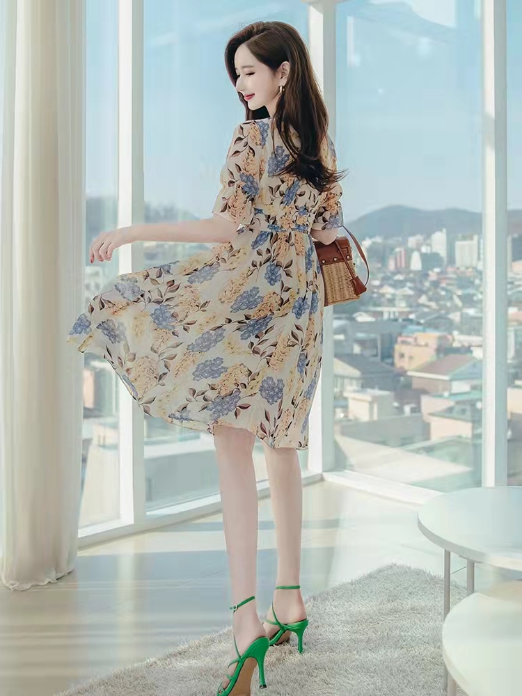 仙女碎花雪纺裙怎么穿出氛围感,夏天碎花裙穿搭大全照着穿不出错