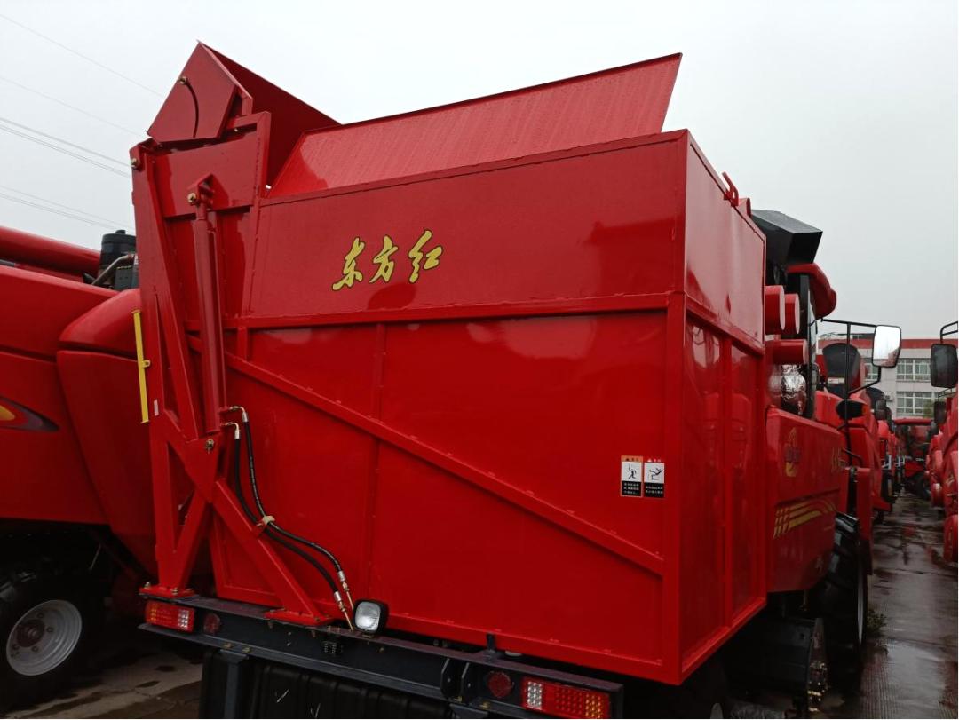 最新款三行玉米收获机,3万左右的玉米收获机